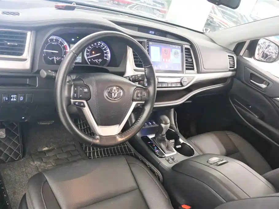 Toyota Highlander 2018 — фото 11