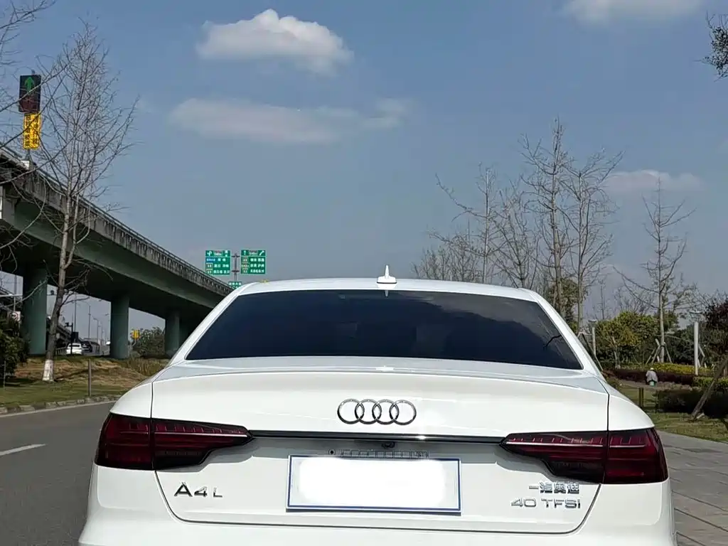 Audi A4L 2022 — фото 9