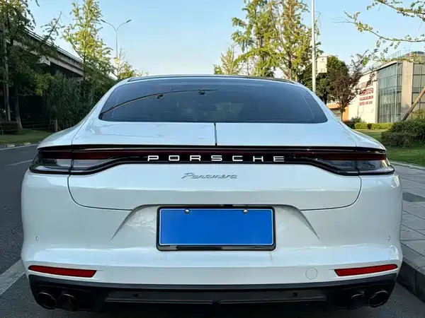 Porsche Panamera 2023