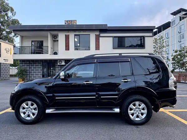 Mitsubishi Pajero 2017