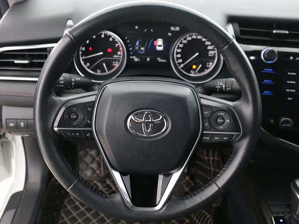 Toyota Camry 2020 — фото 10