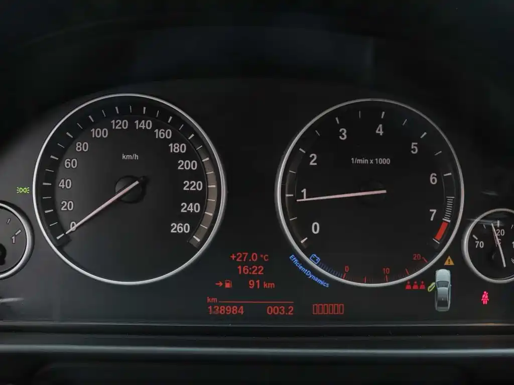 BMW 5 Series 2015 — фото 10