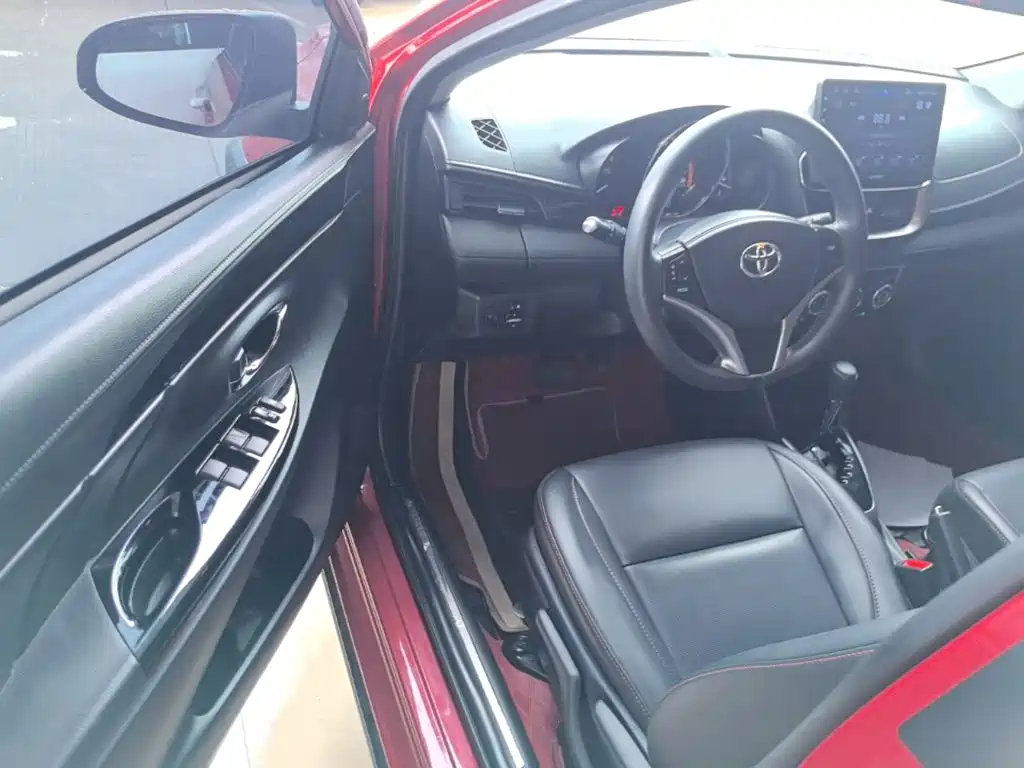 Toyota Yaris L 2023 — фото 16