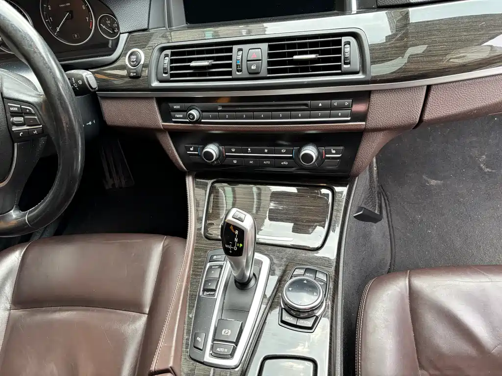 BMW 5 Series 2014 — фото 12