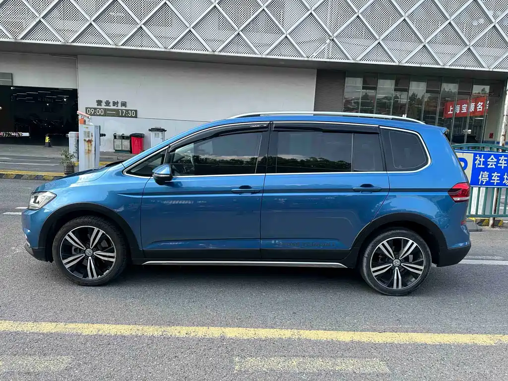 Volkswagen Touran 2019 — фото 3