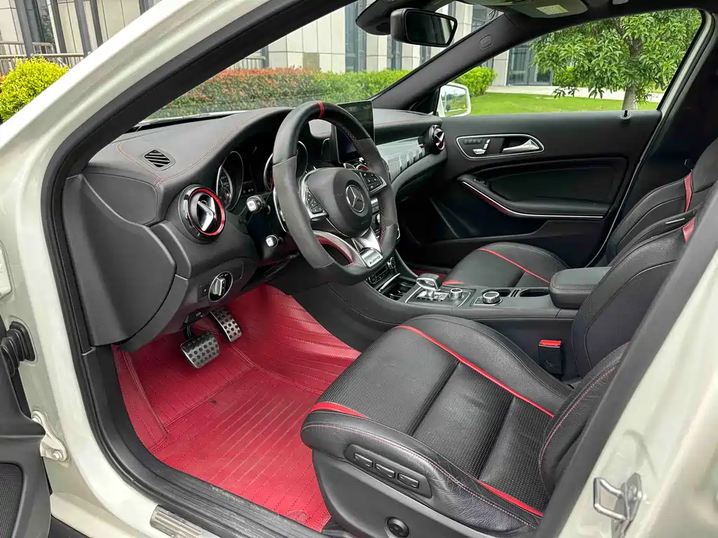 Mercedes-Benz GLA AMG 2018 — фото 4