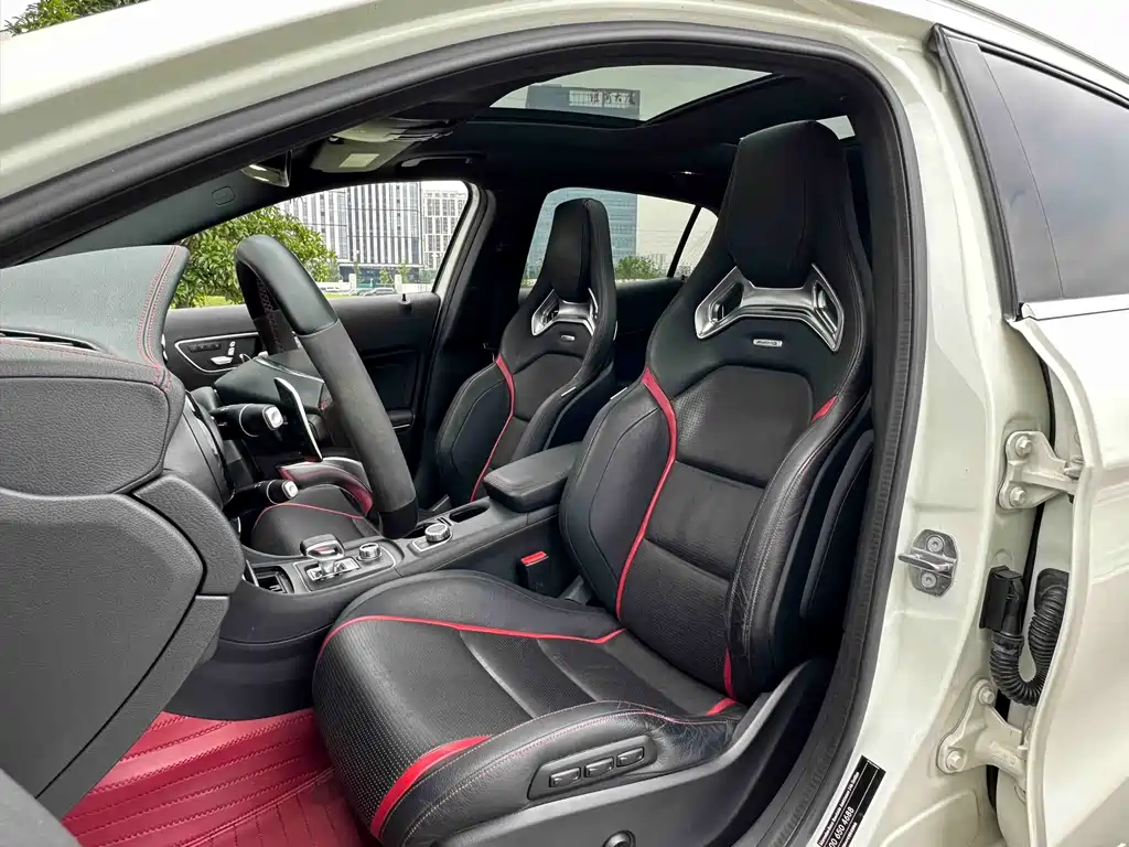 Mercedes-Benz GLA AMG 2018 — фото 10