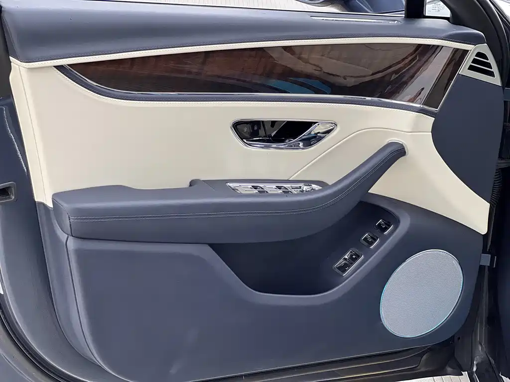 Bentley Flying Spur PHEV 2022 — фото 15