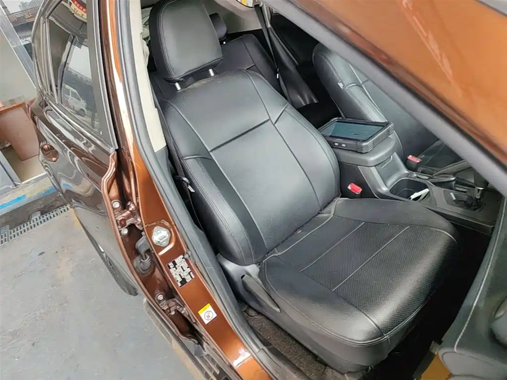 Toyota RAV4 2015 — фото 25
