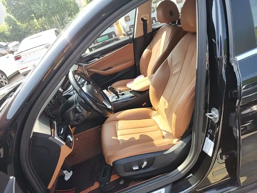 BMW 5 Series 2017 — фото 11