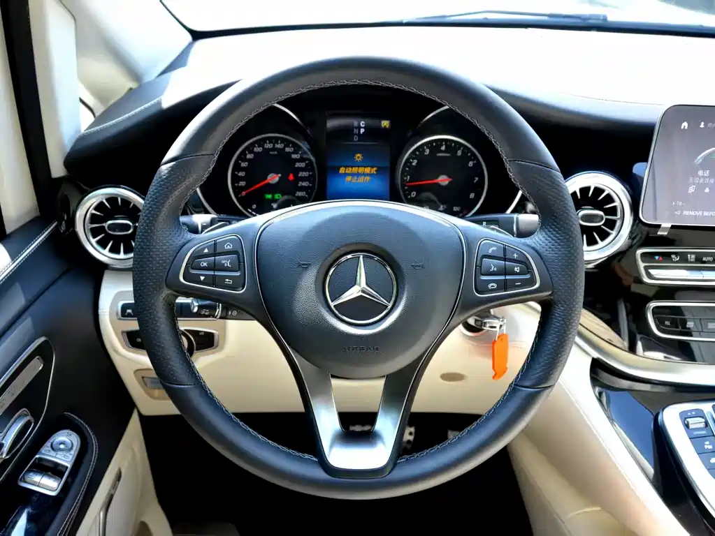 Mercedes-Benz V-Class 2023 — фото 11