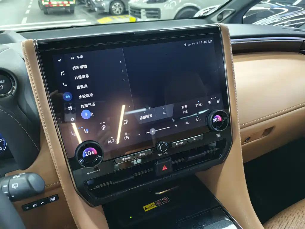 Toyota Alphard 2023 — фото 18