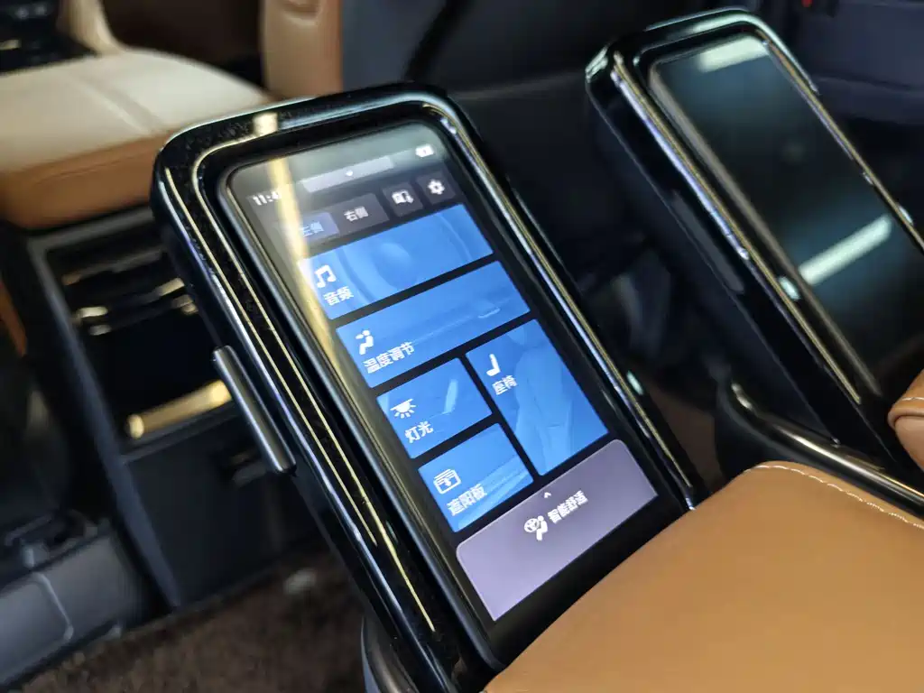 Toyota Alphard 2023 — фото 20