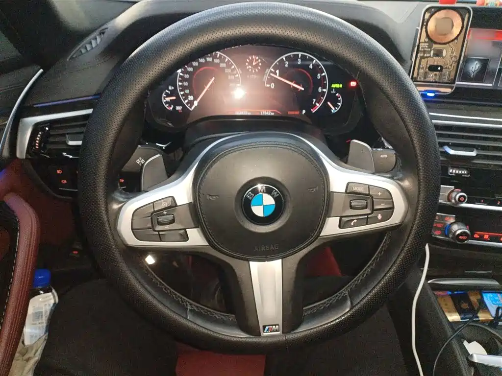 BMW 5 Series 2019 — фото 11