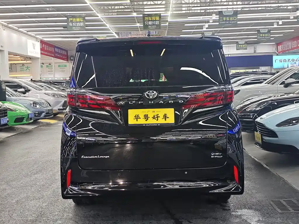Toyota Alphard 2023 — фото 3