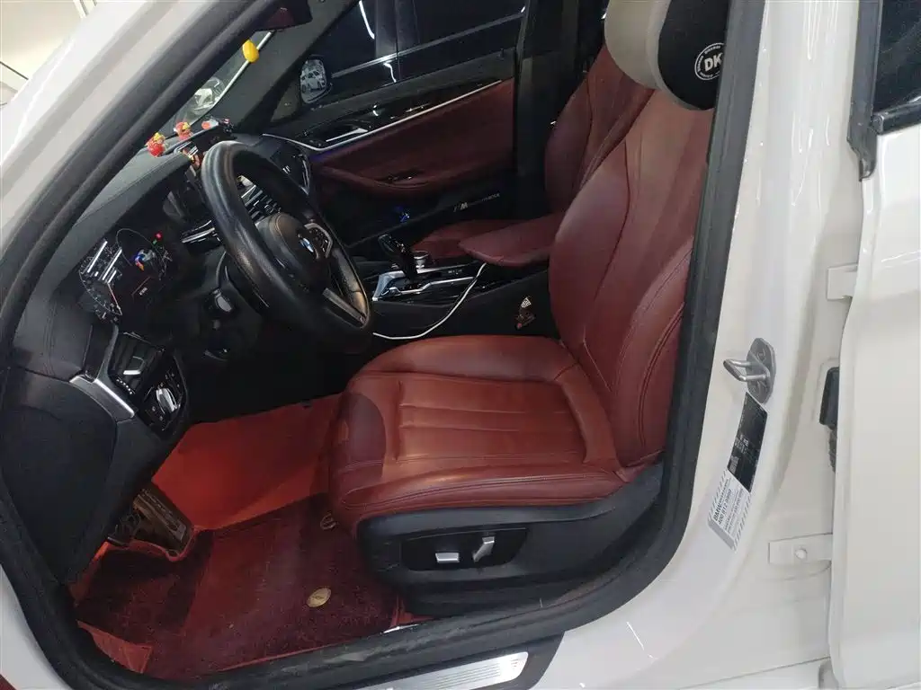 BMW 5 Series 2019 — фото 15
