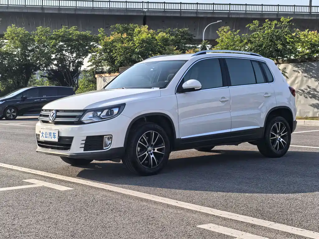 Volkswagen Tiguan 2015 — фото 1