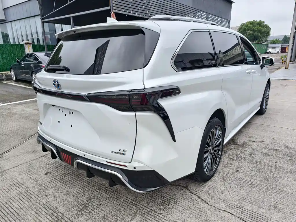 Toyota Sienna 2022 — фото 24