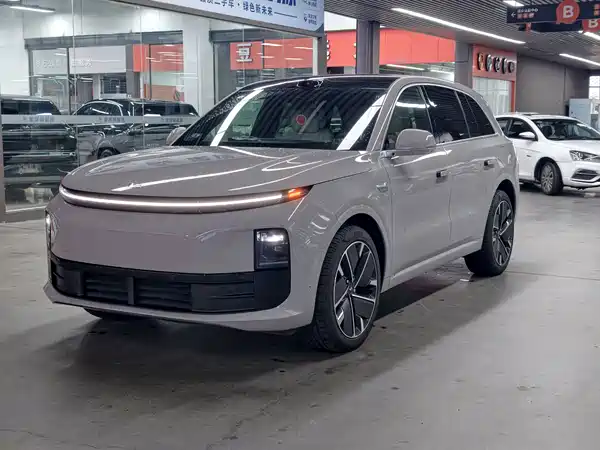 Li Auto L6 2025