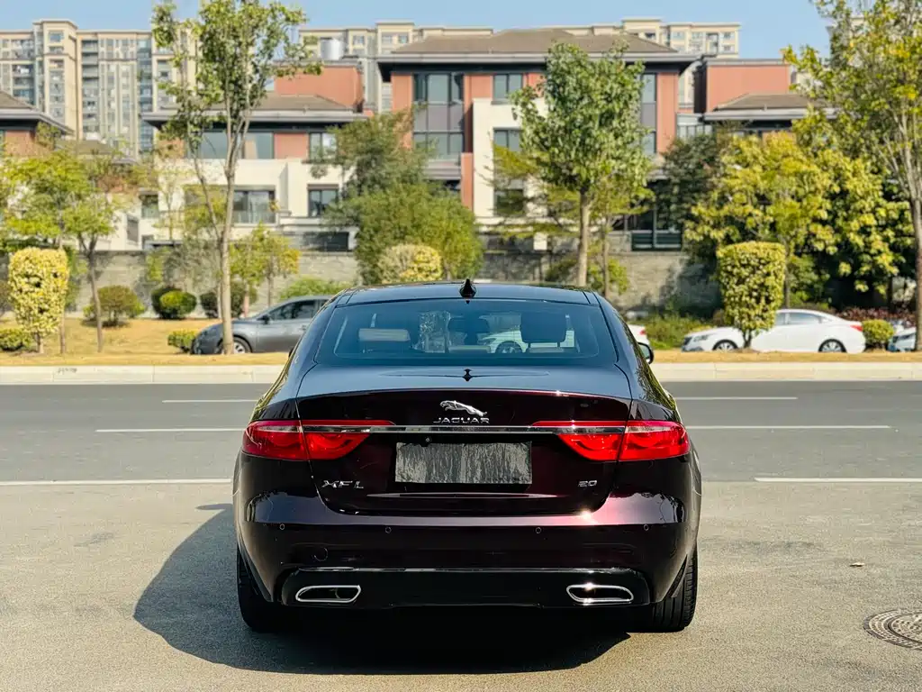 Jaguar XFL 2017 — фото 15