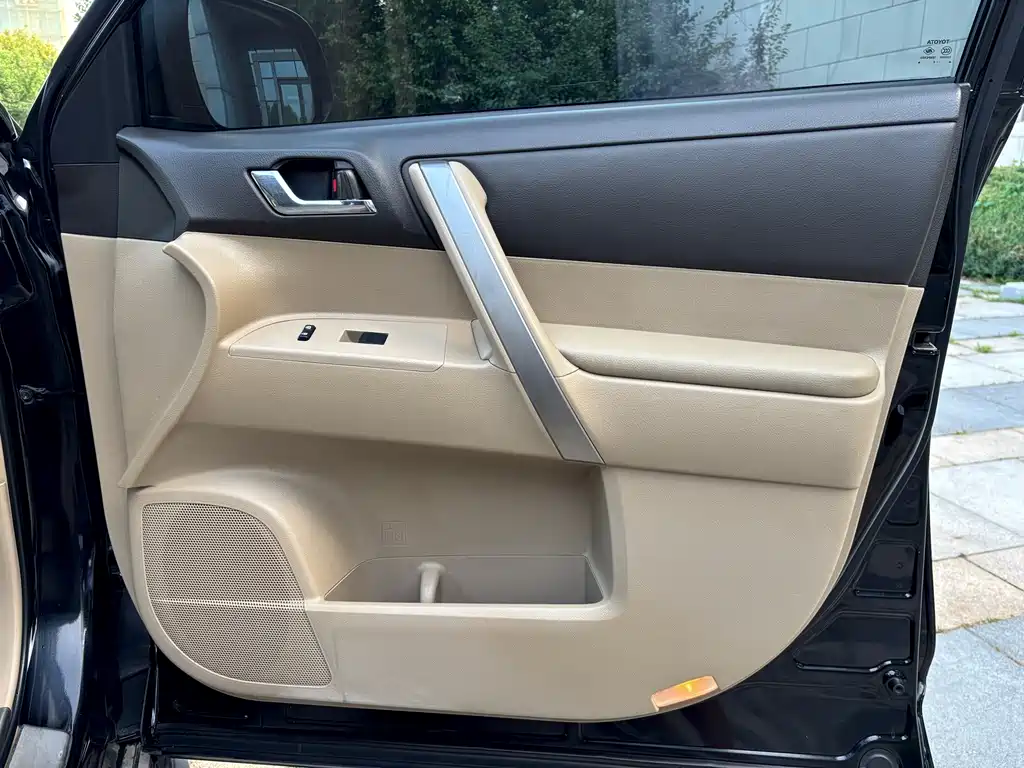 Toyota Highlander 2014 — фото 18