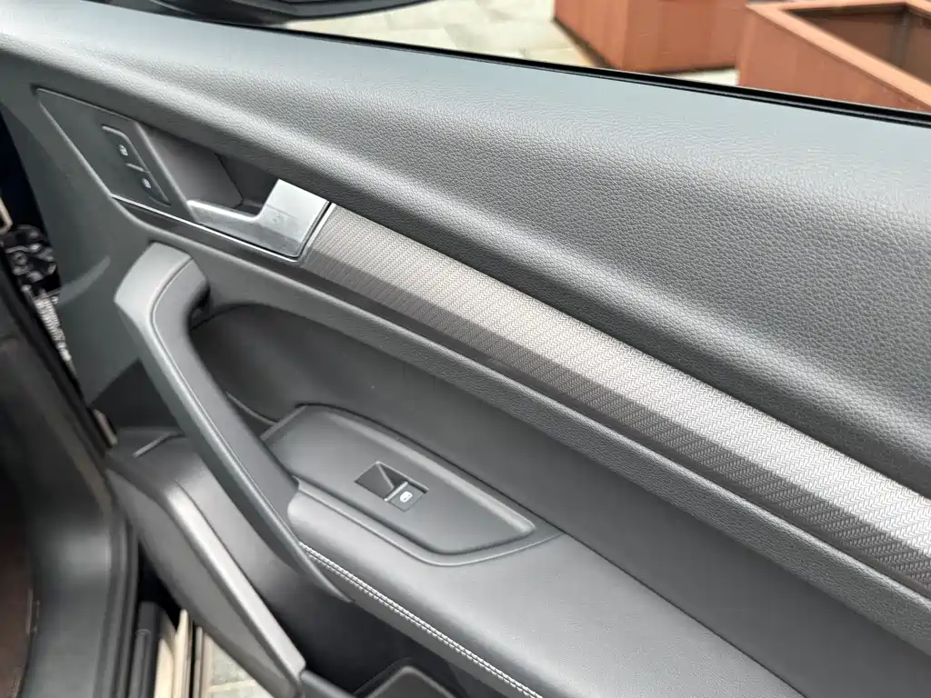 Audi Q5L 2023 — фото 43