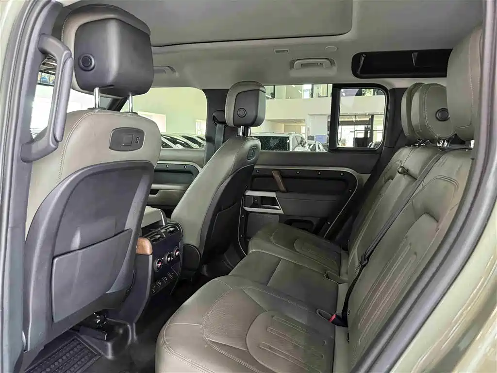 Land Rover Defender 2021 — фото 8