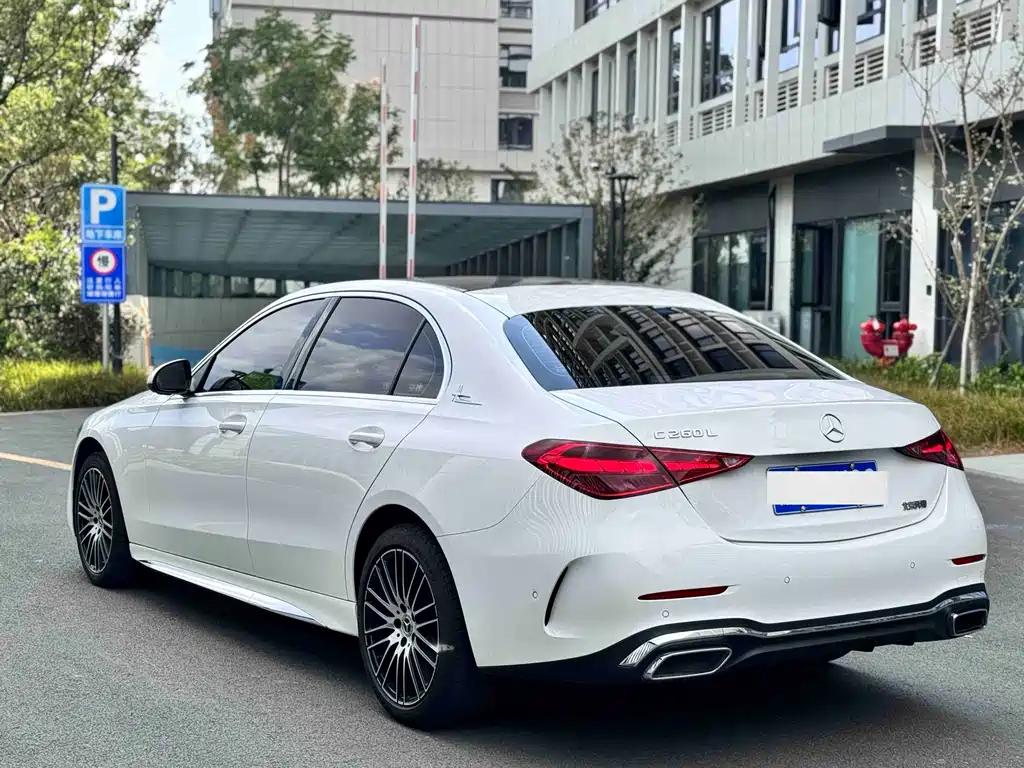 Mercedes-Benz C-Class 2024 — фото 11