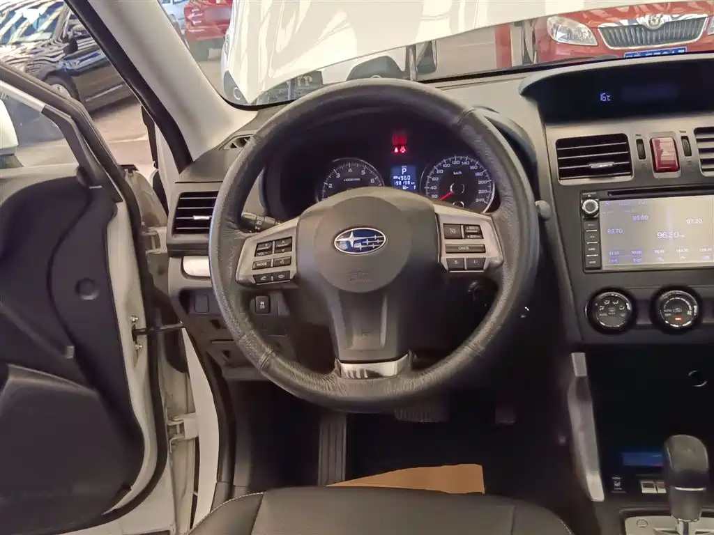 Subaru Forester 2014 — фото 11