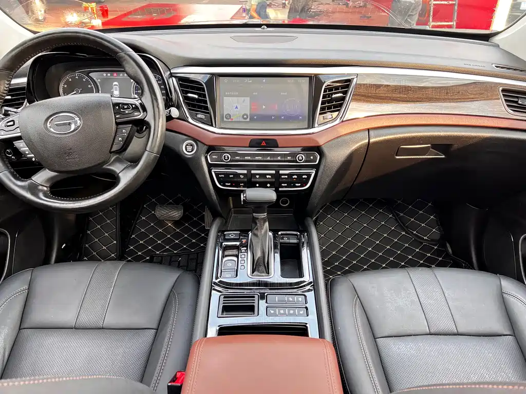 GAC Motor Trumpchi GS8 2017 — фото 15