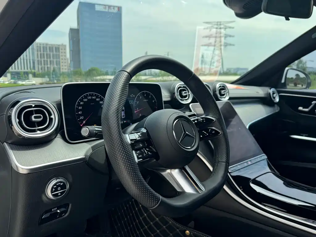Mercedes-Benz C-Class 2023 — фото 11