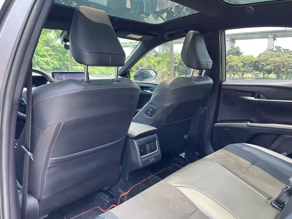 Toyota Camry 2025 — фото 26