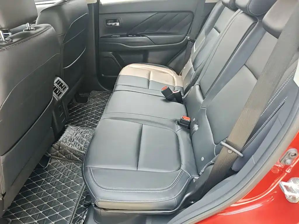 Mitsubishi Outlander 2020 — фото 17