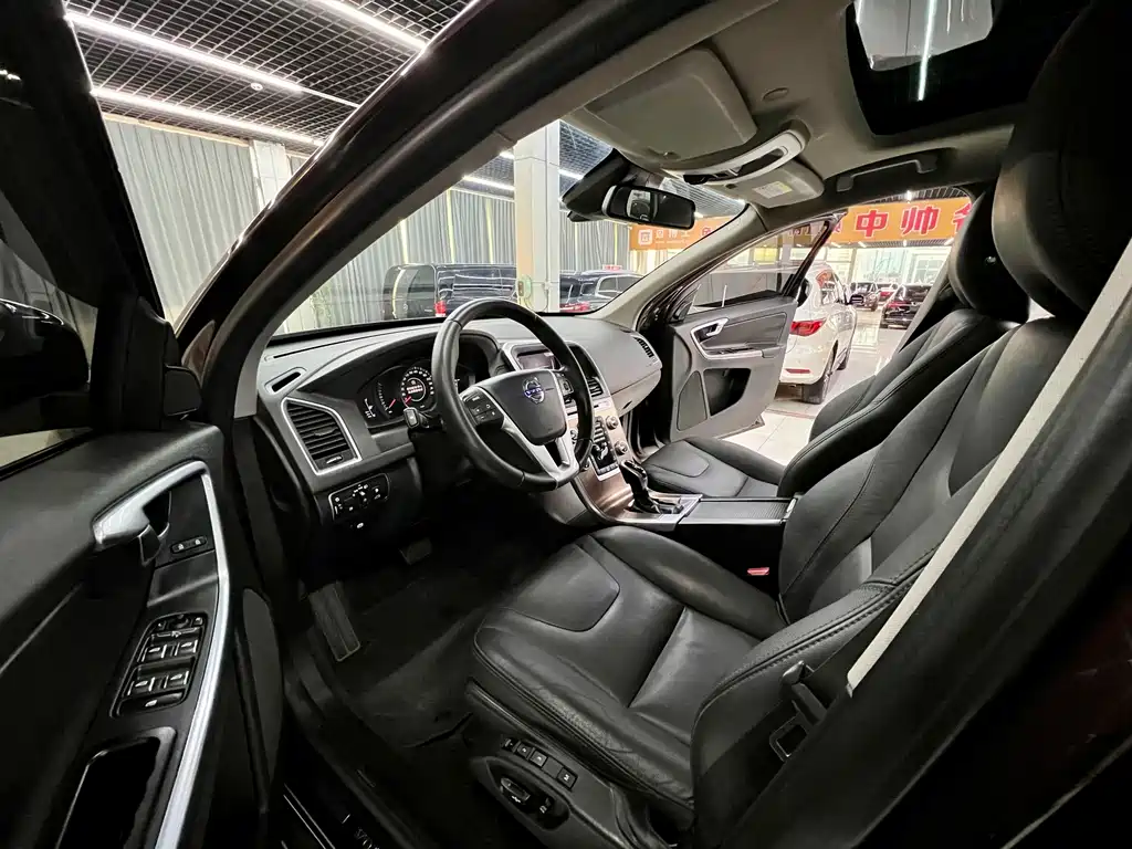 Volvo XC60 2017 — фото 10