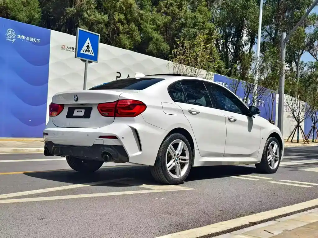 BMW 1 Series 2021 — фото 15