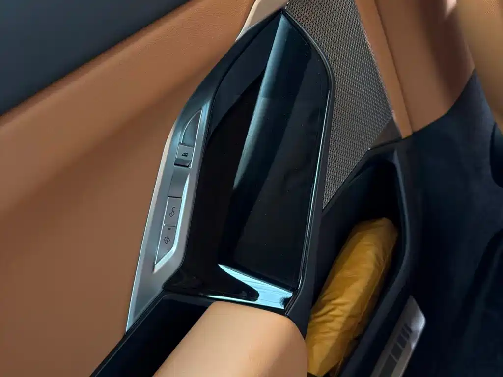 BMW i7 2023 — фото 11