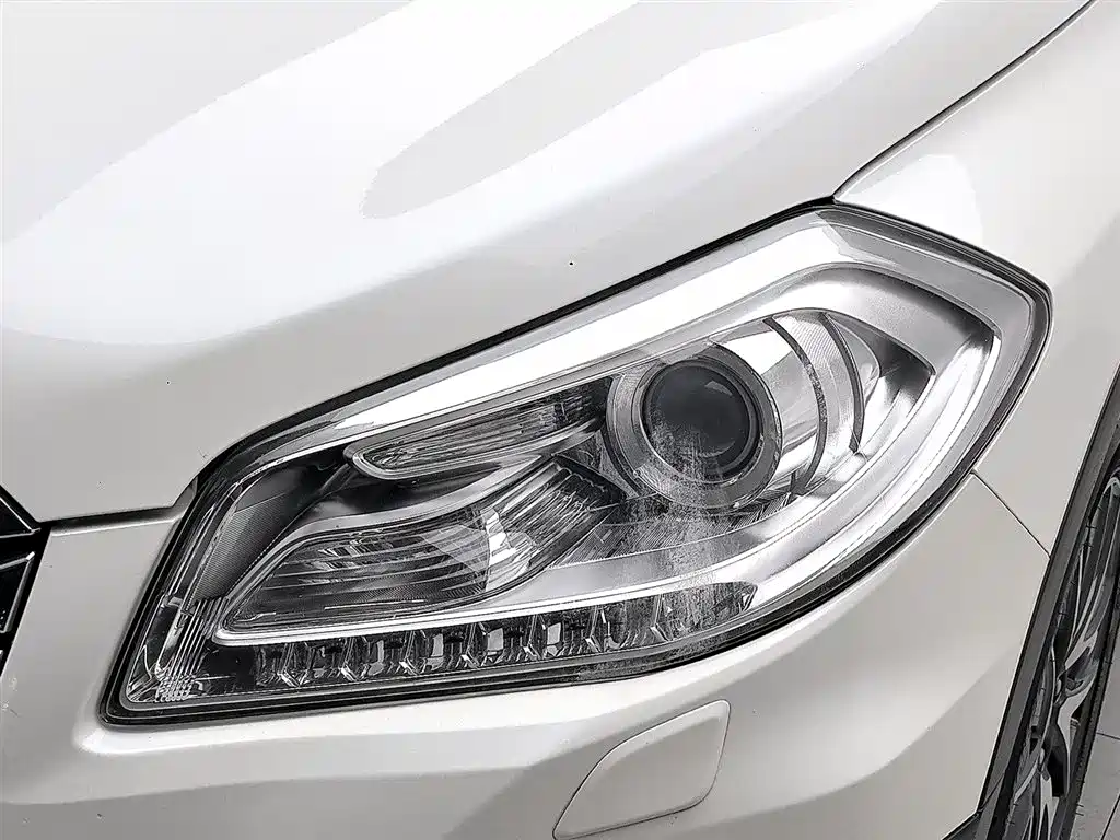 Suzuki S-Cross 2015