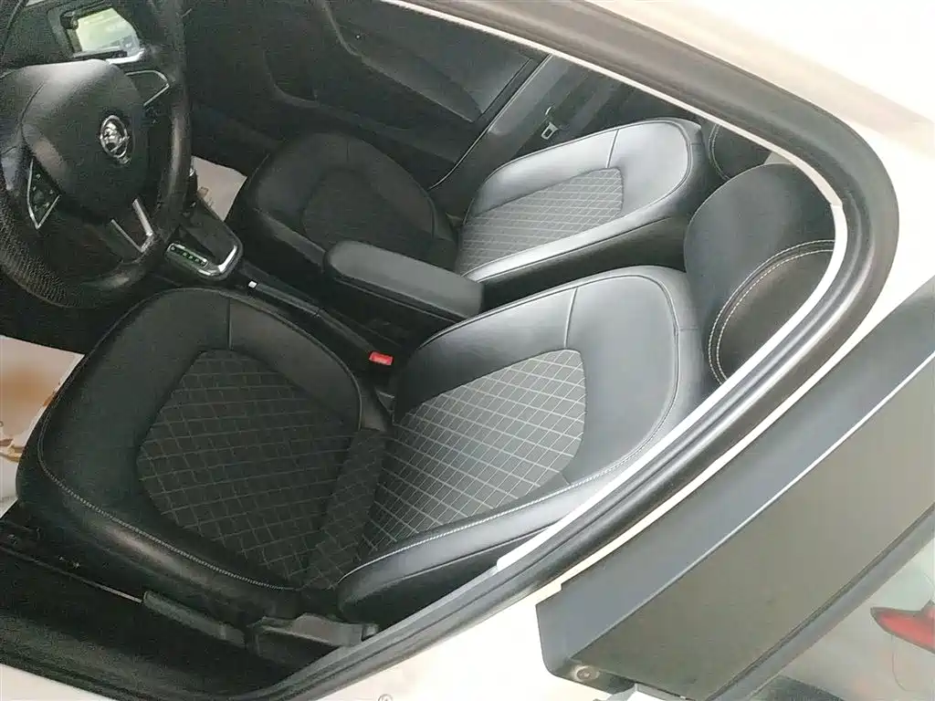 Skoda Rapid Spaceback 2019 — фото 11