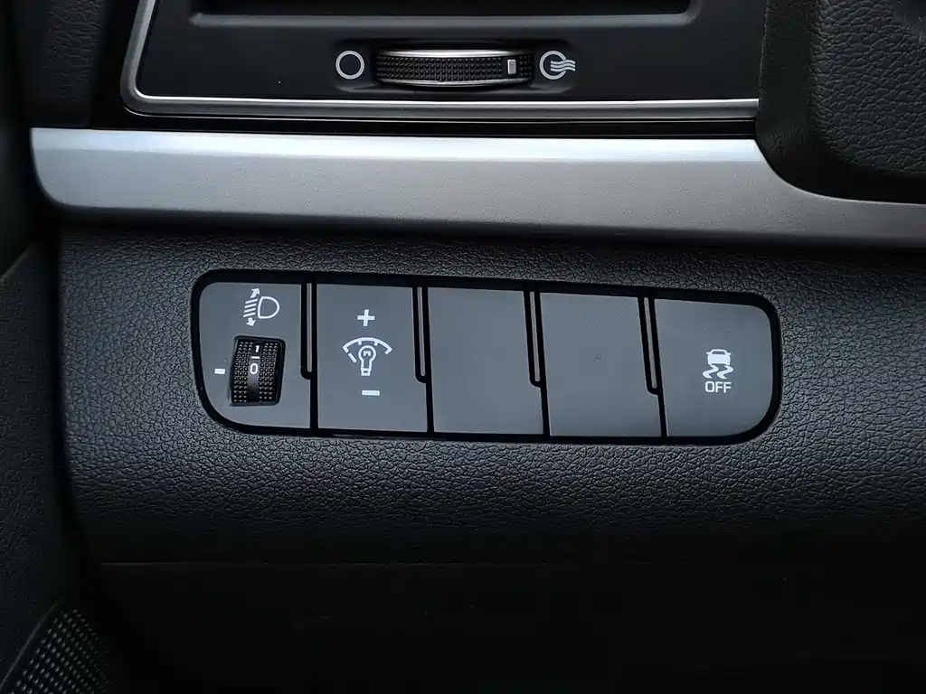 Hyundai Elantra 2019 — фото 11
