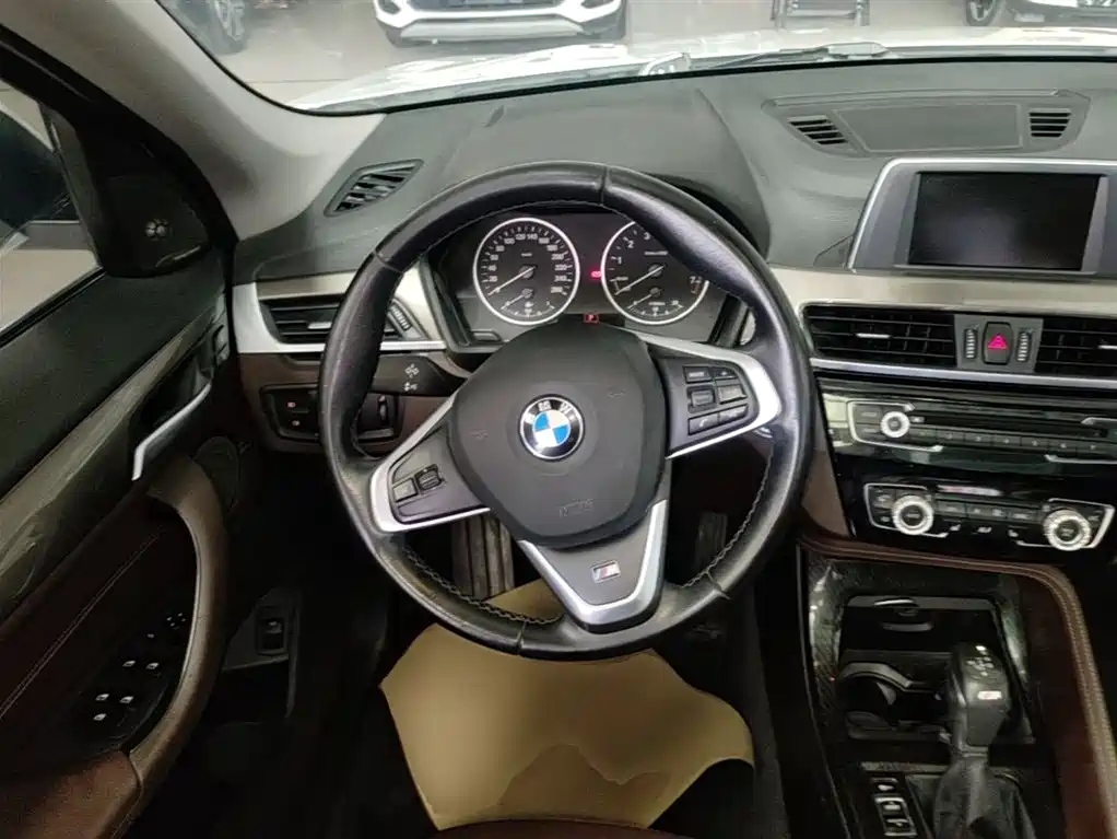 BMW X1 2017 — фото 11