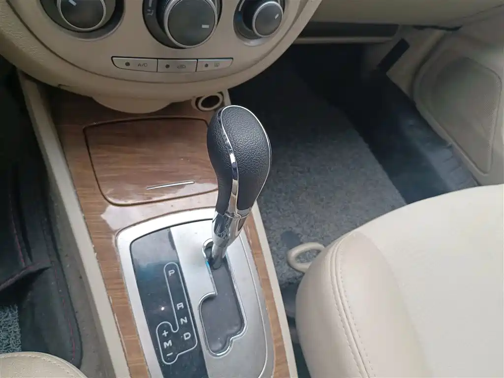 Buick Excelle 2015 — фото 14