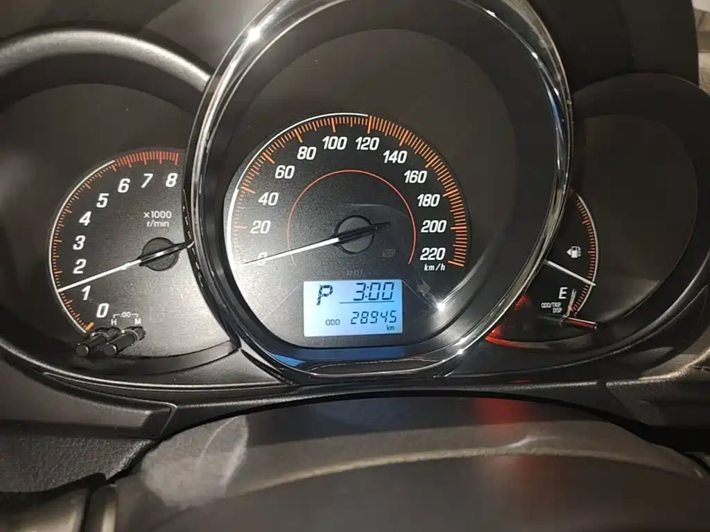 Toyota Yaris L 2020 — фото 12