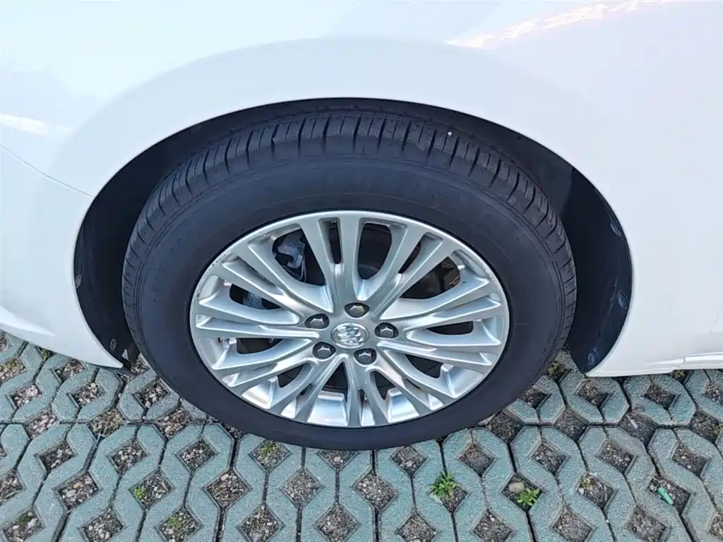 Buick Excelle 2015 — фото 23