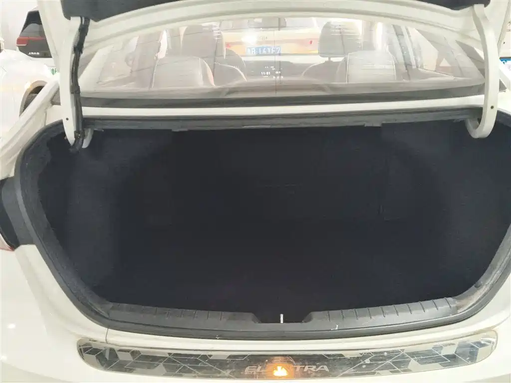 Hyundai Elantra 2019 — фото 14