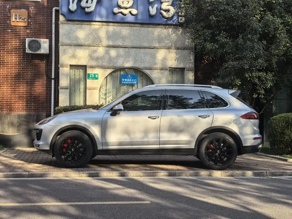 Porsche Cayenne 2015 — фото 3