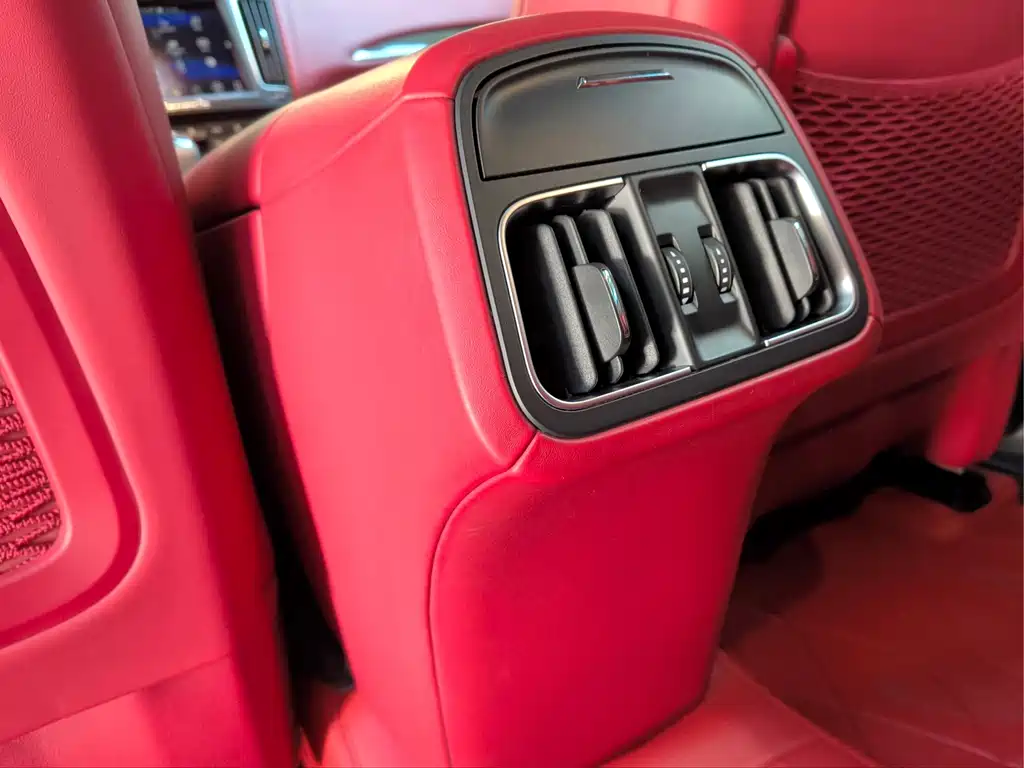 Maserati Levante 2021 — фото 24