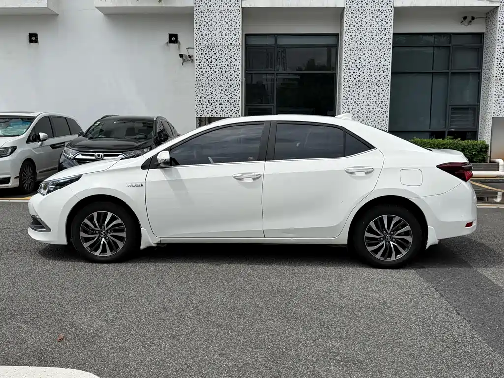 Toyota Corolla 2018 — фото 4