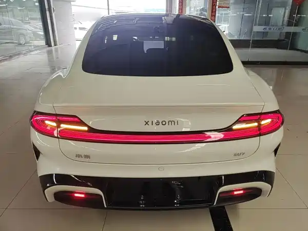 Xiaomi SU7 2025