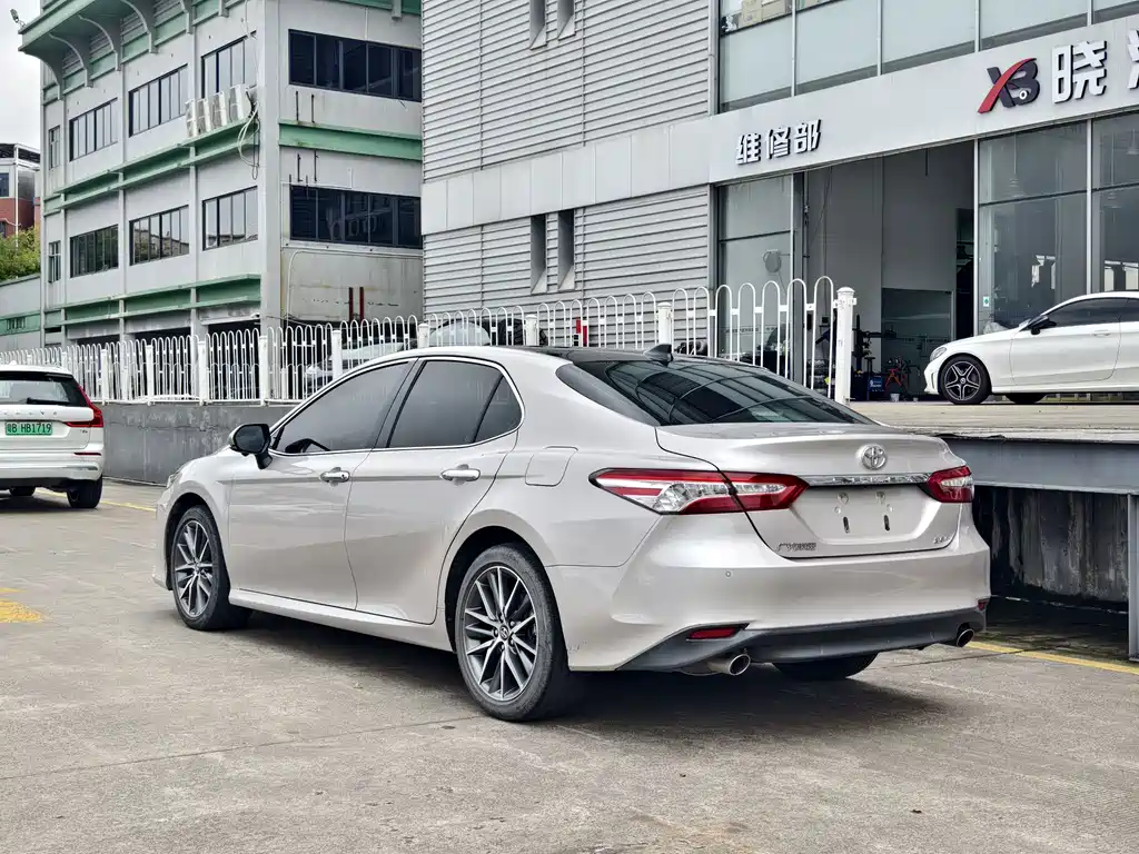 Toyota Camry 2023 — фото 17