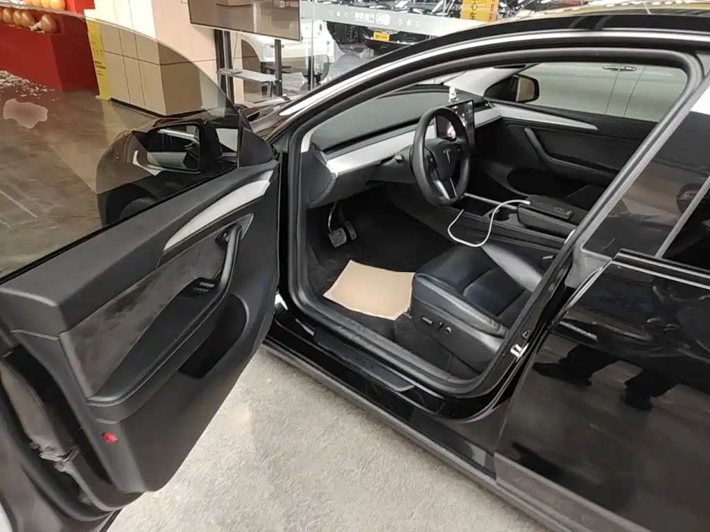 Tesla Model Y 2023 — фото 16